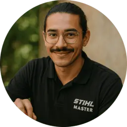 Asesor de BOMORESA sonriendo, foto de perfil circular